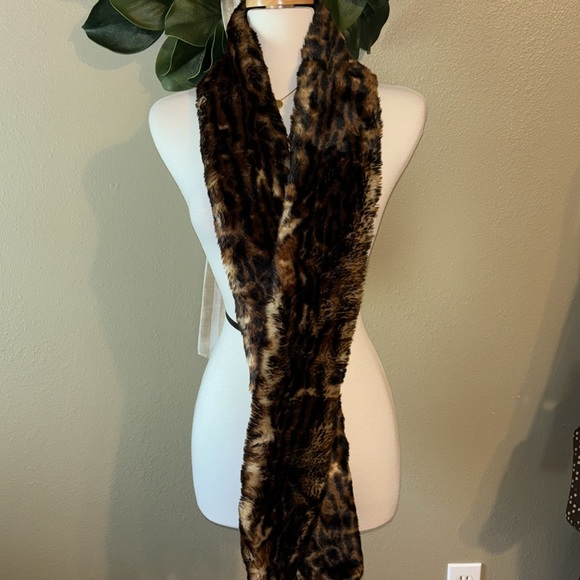 Faux Fur Scarf, No Tag - Picture 5 of 5